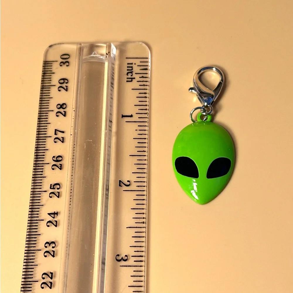 Alien 👽 Charm - Picture 2 of 2